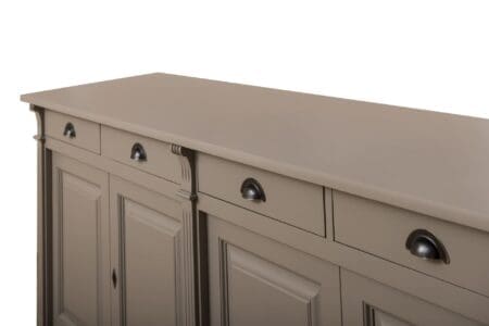 Luxe Eiken Dressoir Met Natuurlijke Houtnerf En Elegante Uitstraling.